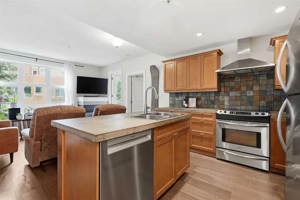 532 5 Avenue NE #305