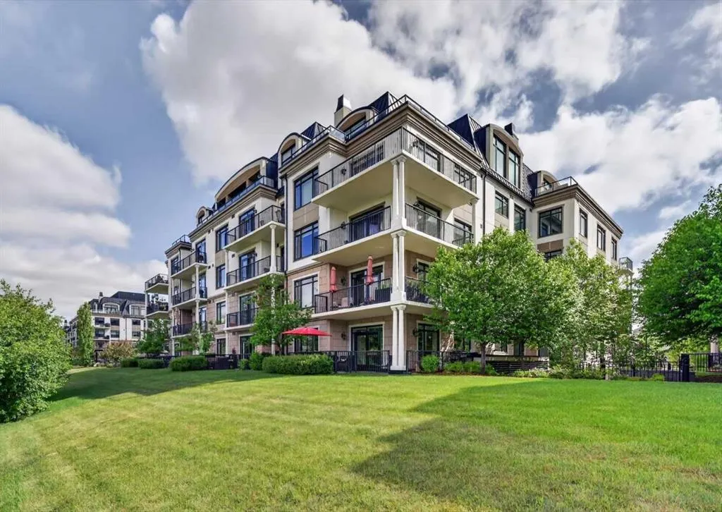 211 Quarry Way SE #105