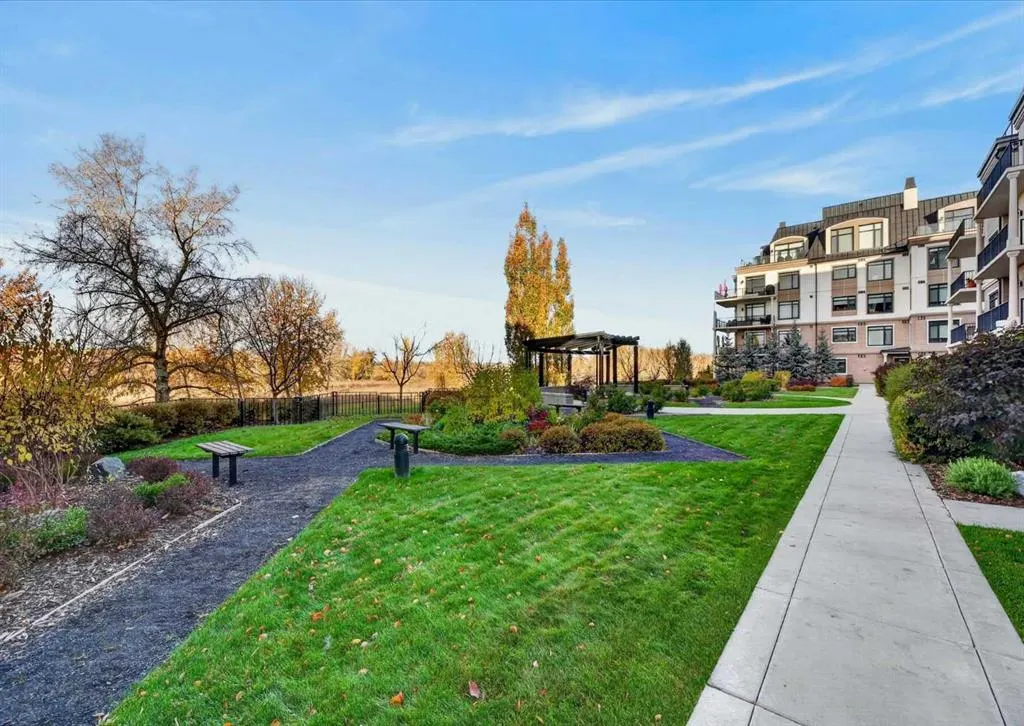 211 Quarry Way SE #105