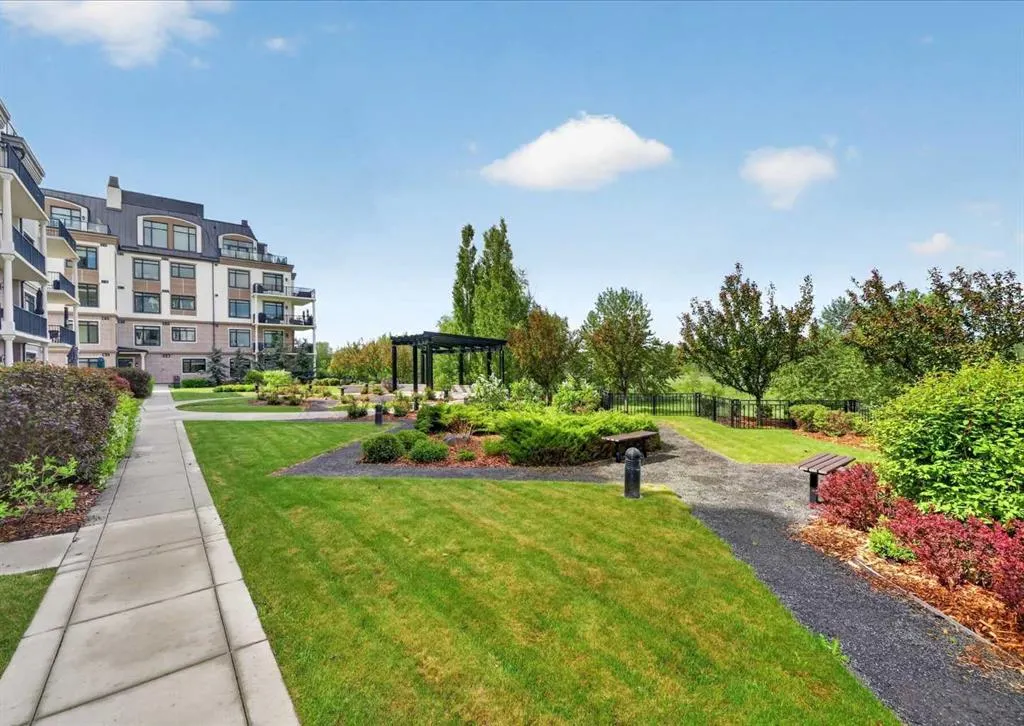211 Quarry Way SE #105