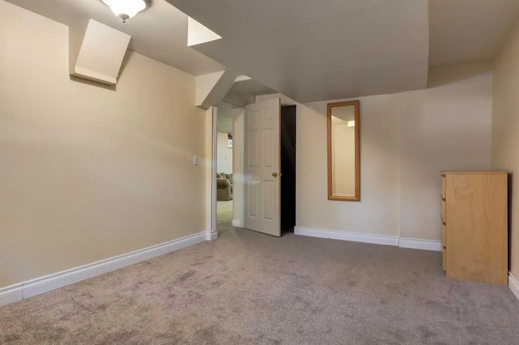 9 Redwood Meadows Close