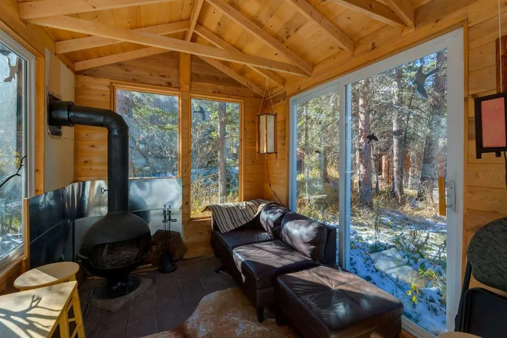9 Redwood Meadows Close