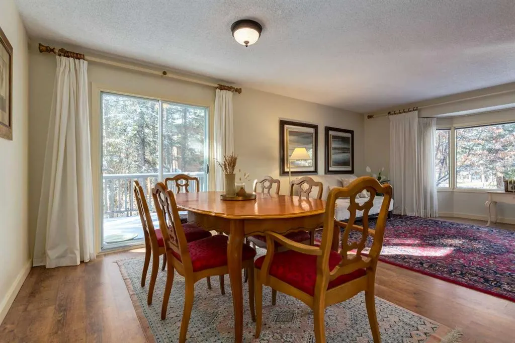 9 Redwood Meadows Close