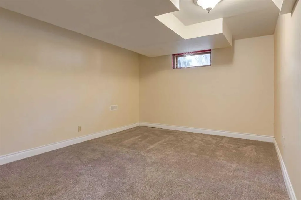 9 Redwood Meadows Close