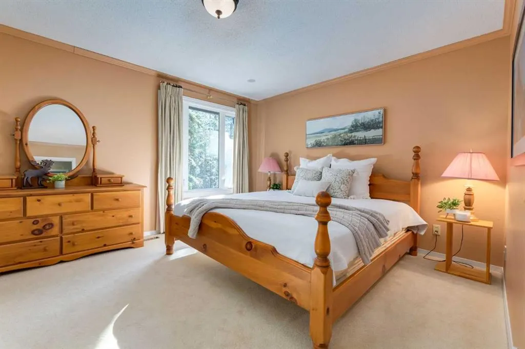 9 Redwood Meadows Close