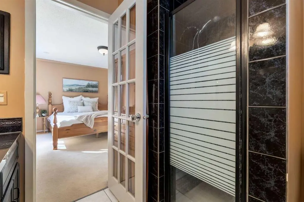 9 Redwood Meadows Close
