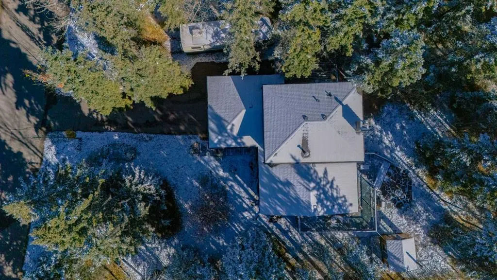 9 Redwood Meadows Close