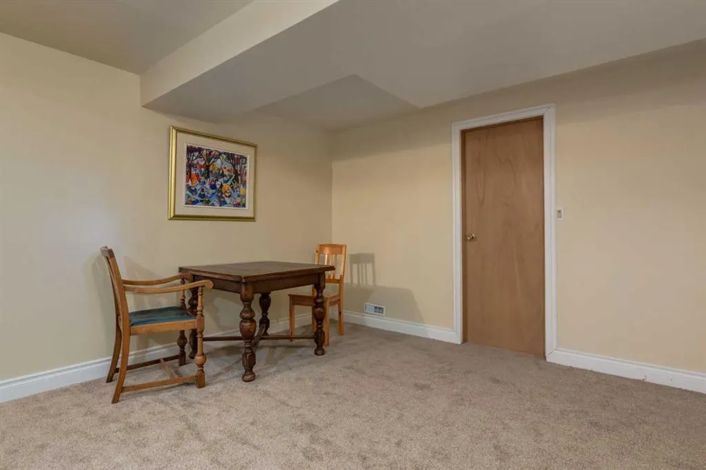 9 Redwood Meadows Close