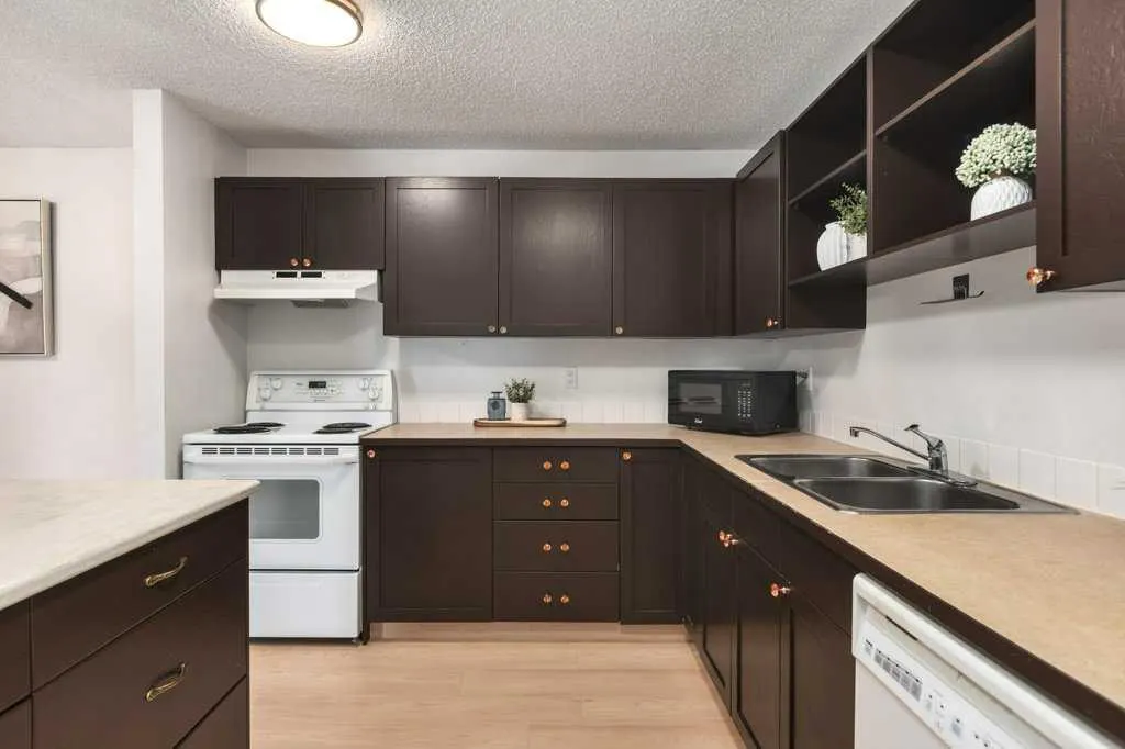 550 Westwood Drive SW #305