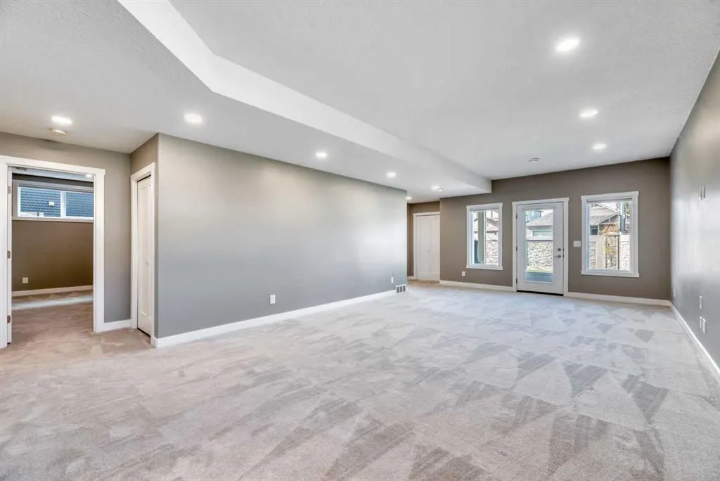 1 Lakes Estates Circle