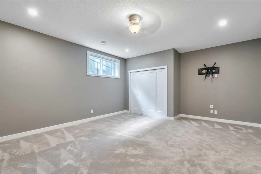 1 Lakes Estates Circle