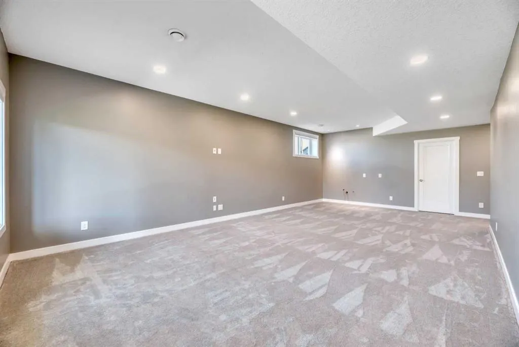 1 Lakes Estates Circle