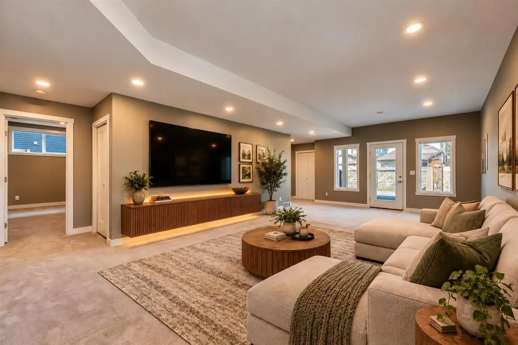 1 Lakes Estates Circle