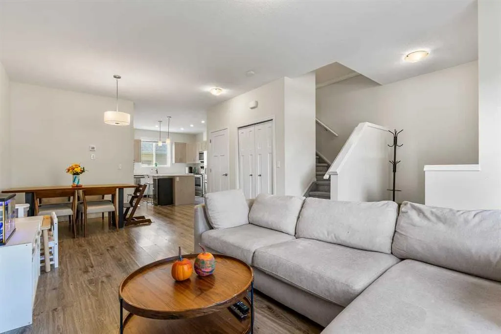 124 South Point Court SW