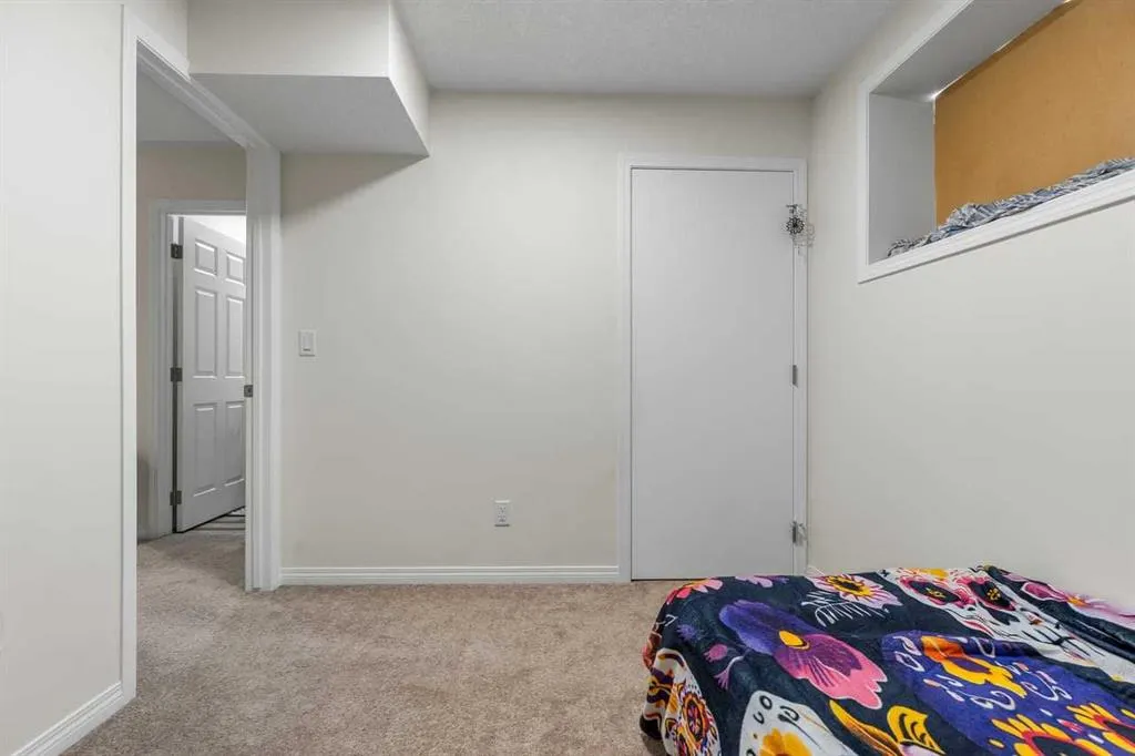 124 South Point Court SW