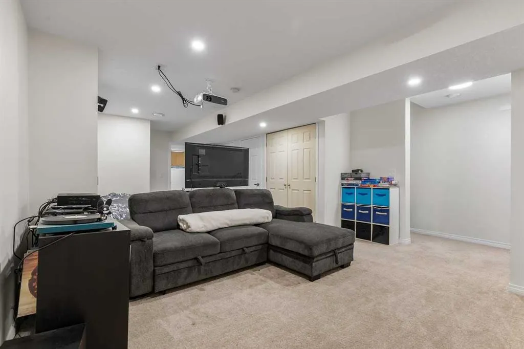 124 South Point Court SW