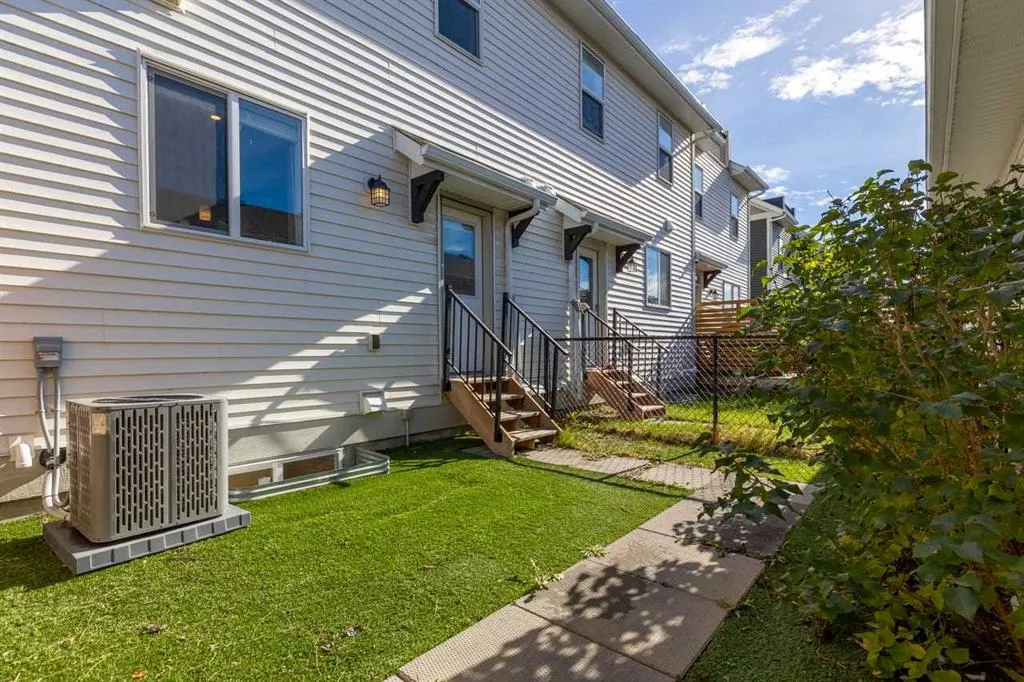 124 South Point Court SW