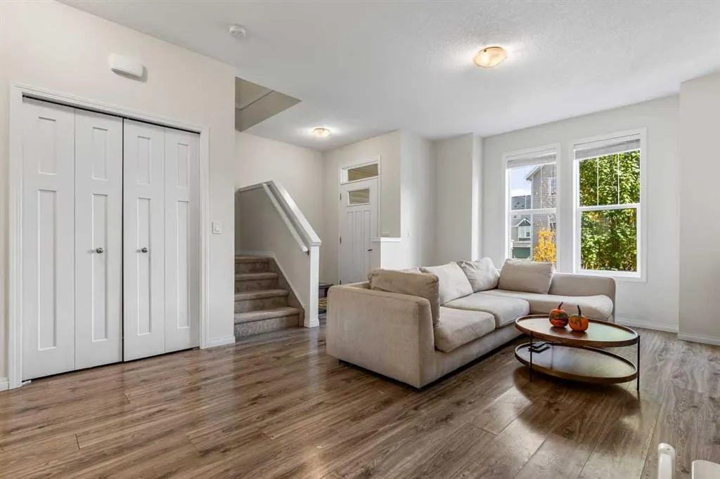 124 South Point Court SW
