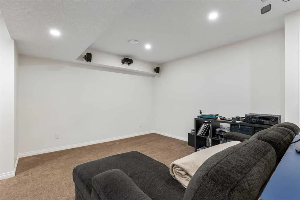 124 South Point Court SW