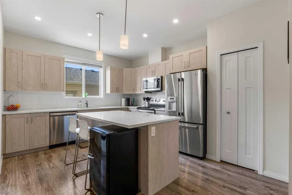 124 South Point Court SW