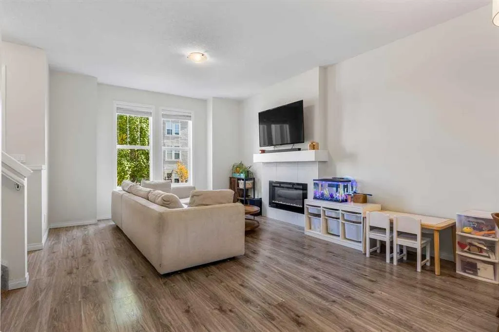 124 South Point Court SW