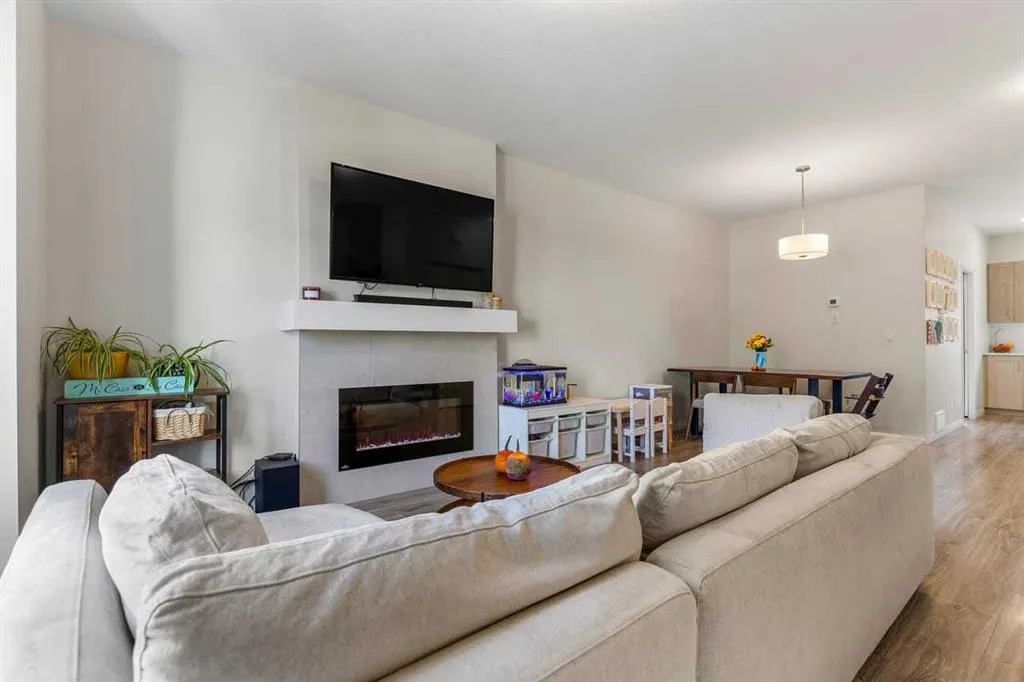 124 South Point Court SW