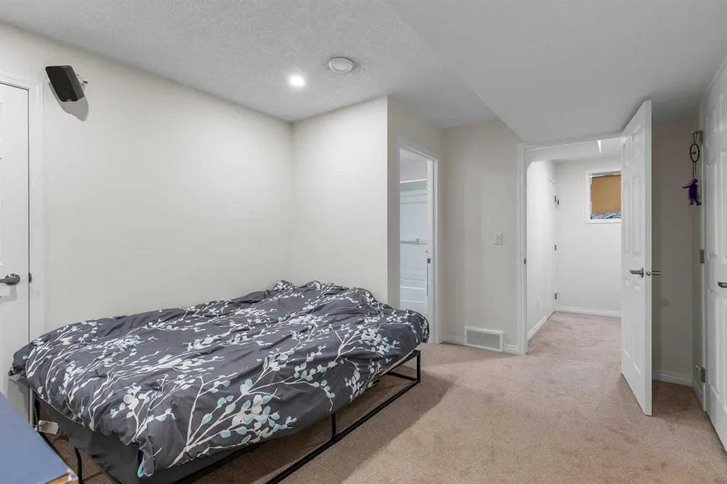 124 South Point Court SW