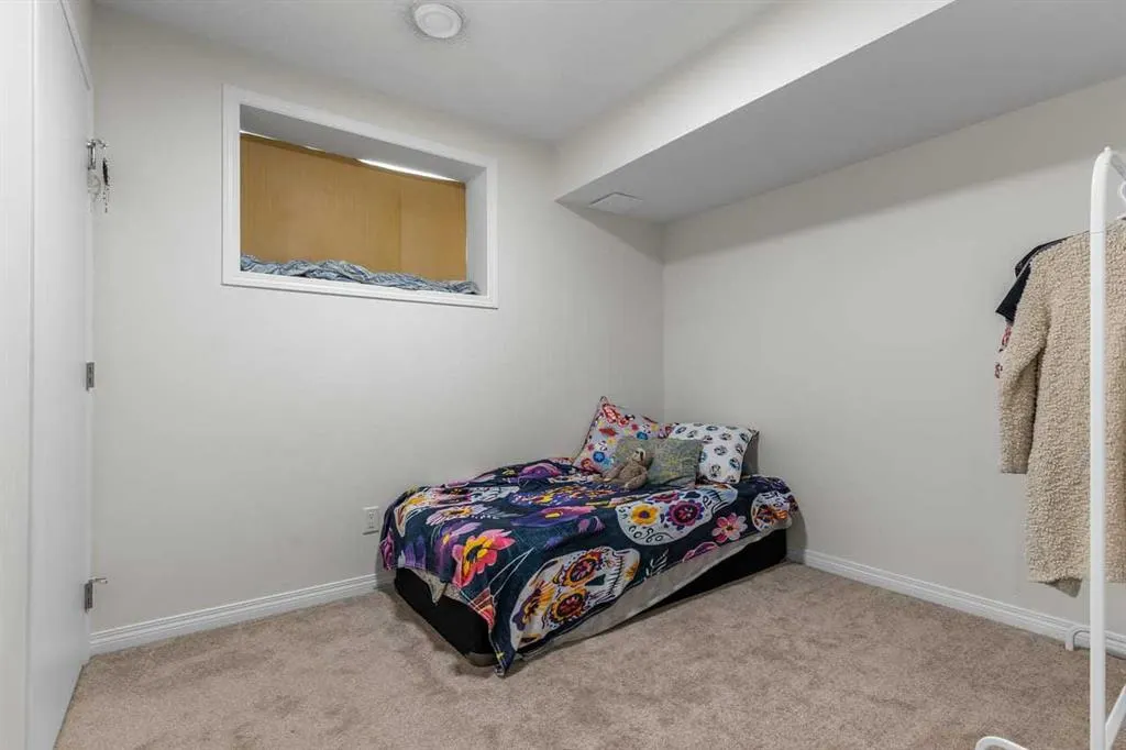 124 South Point Court SW