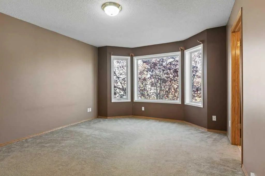 127 Erin Meadow Crescent SE