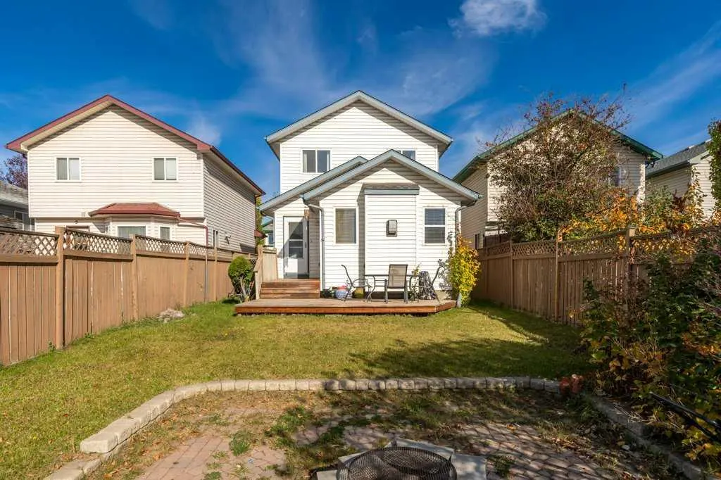 127 Erin Meadow Crescent SE