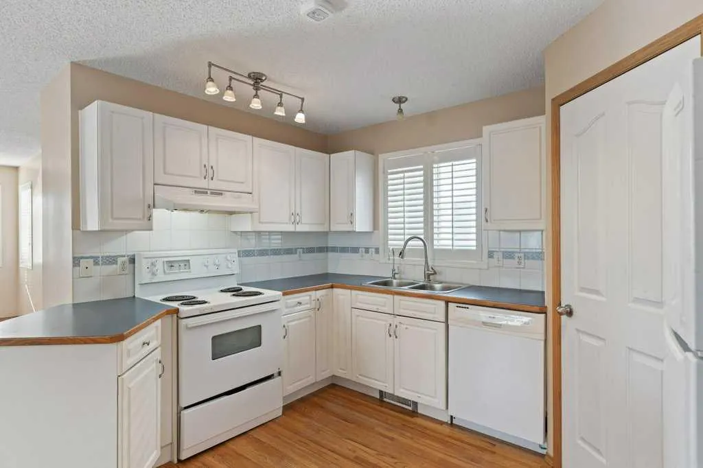 127 Erin Meadow Crescent SE