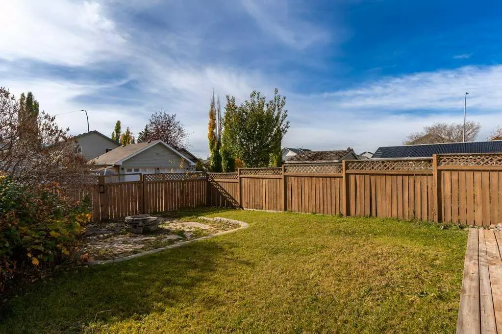 127 Erin Meadow Crescent SE