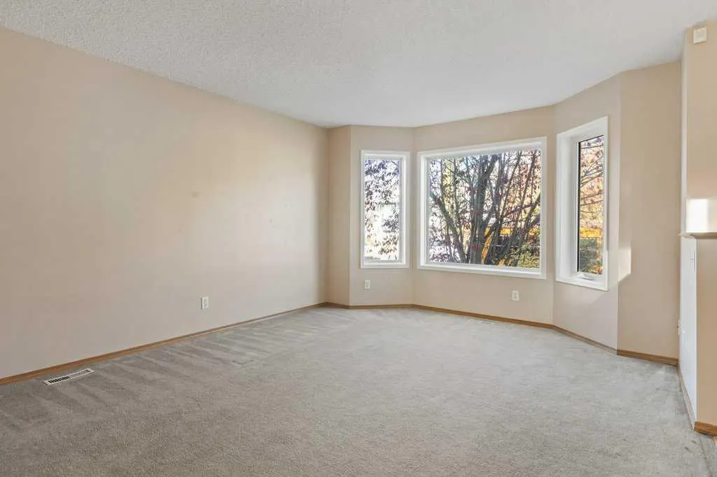 127 Erin Meadow Crescent SE