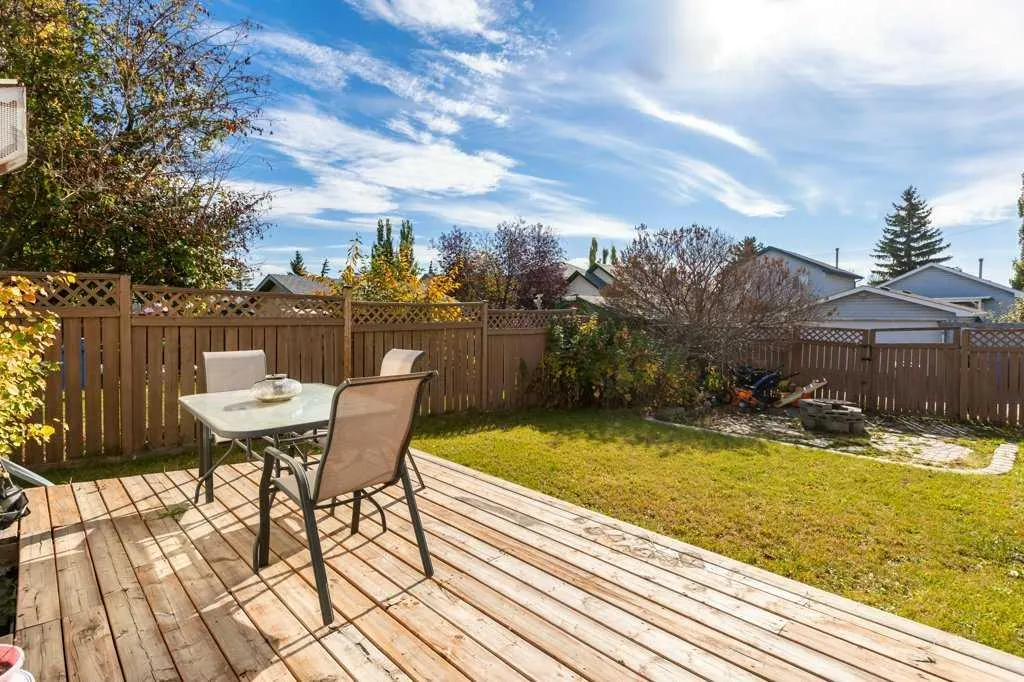 127 Erin Meadow Crescent SE