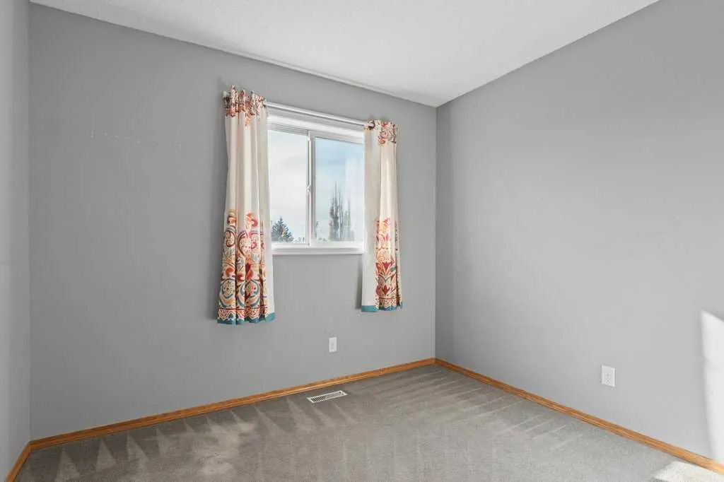 127 Erin Meadow Crescent SE