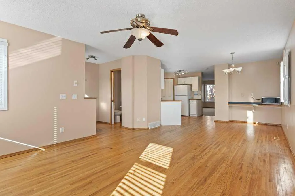 127 Erin Meadow Crescent SE