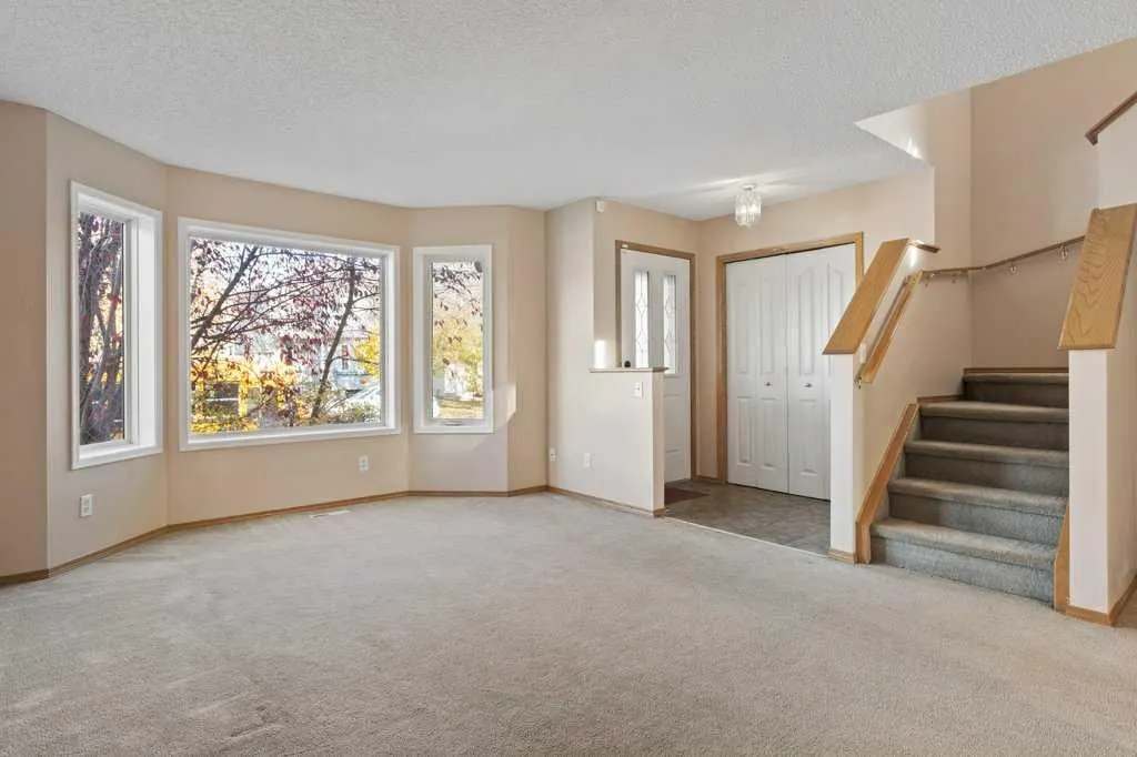 127 Erin Meadow Crescent SE