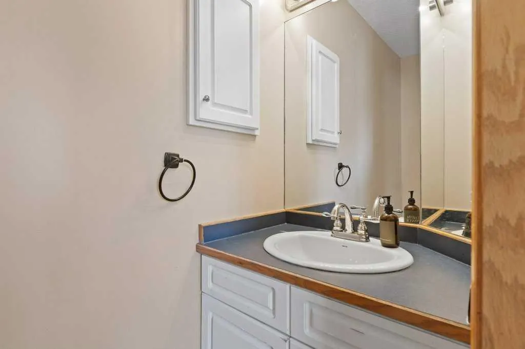 127 Erin Meadow Crescent SE