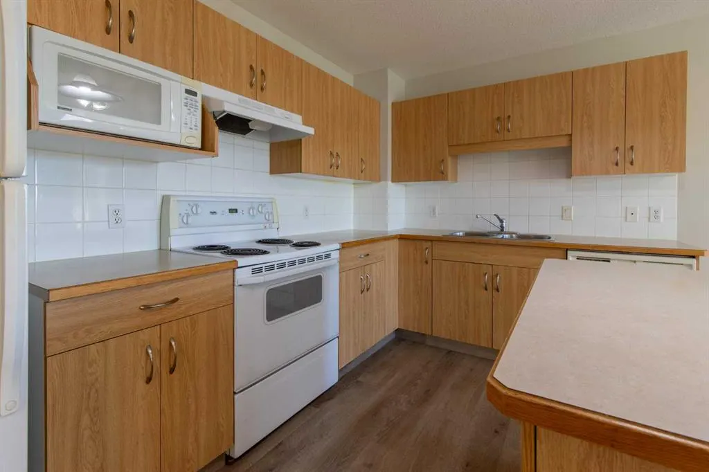 5 Tartan Boulevard W #5