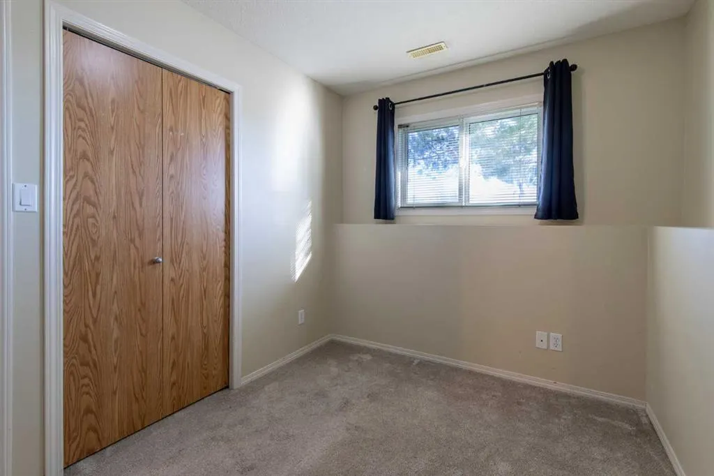 5 Tartan Boulevard W #5