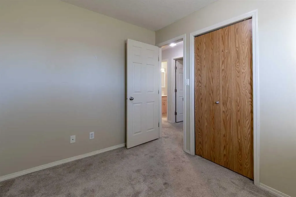 5 Tartan Boulevard W #5