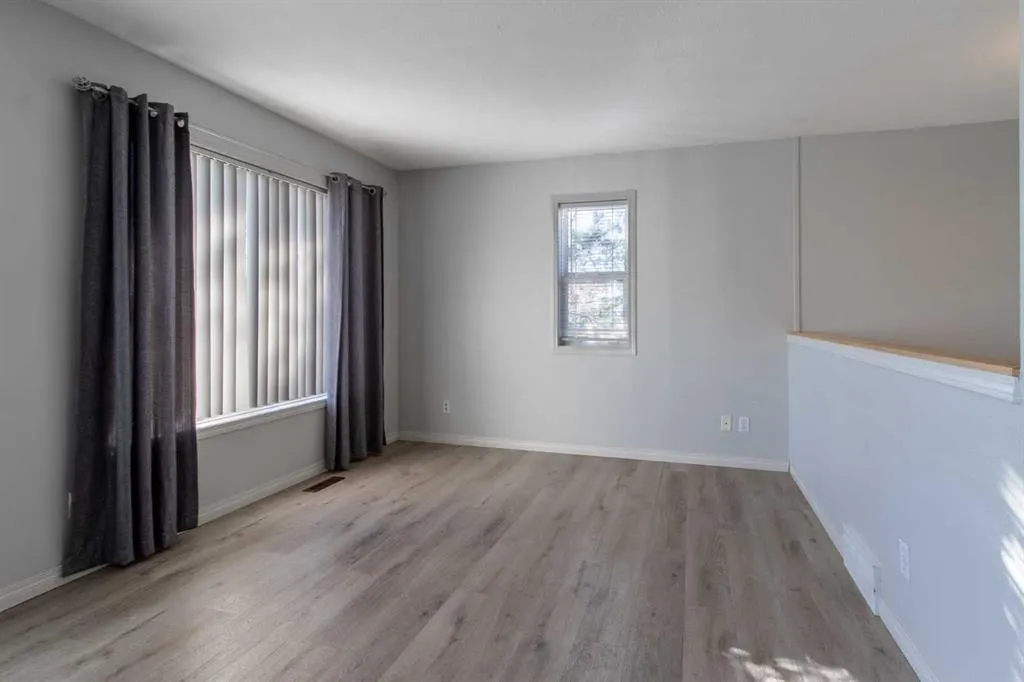5 Tartan Boulevard W #5