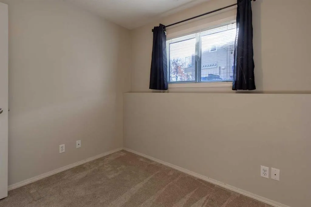 5 Tartan Boulevard W #5