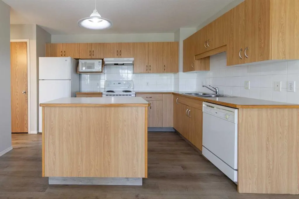 5 Tartan Boulevard W #5