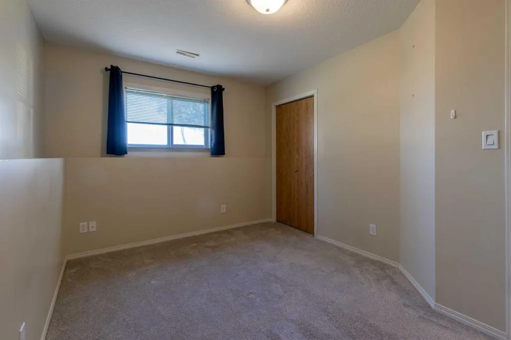 5 Tartan Boulevard W #5
