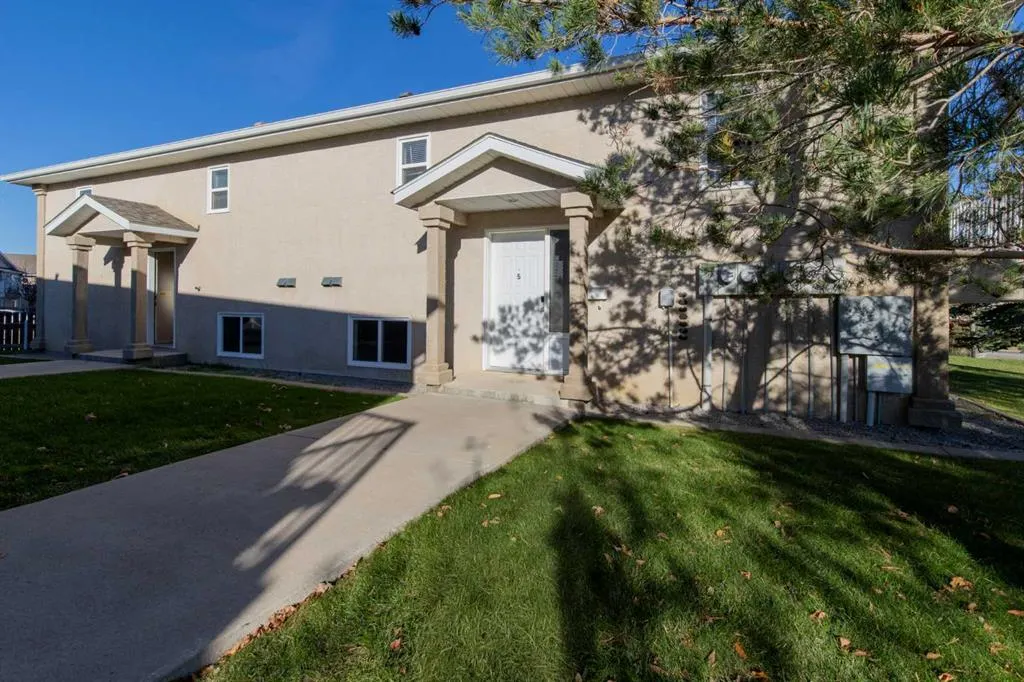 5 Tartan Boulevard W #5