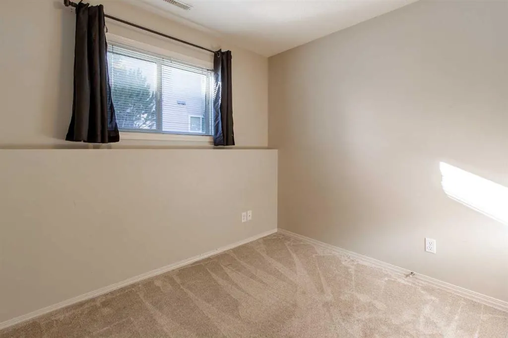5 Tartan Boulevard W #5