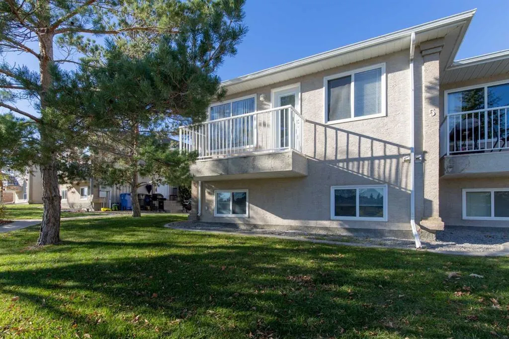 5 Tartan Boulevard W #5