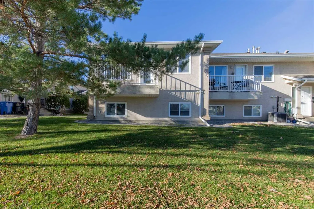 5 Tartan Boulevard W #5