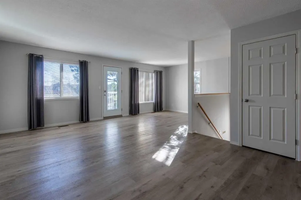 5 Tartan Boulevard W #5
